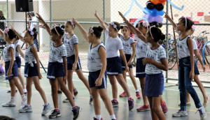 Crianças das escolas que serão beneficiadas pelo projeto fizeram apresentações culturais