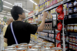 Os pesquisadores associam o aumento do sobrepeso na população ao consumo crescente de alimentos ultraprocessados - Foto: Arquivo/EBC