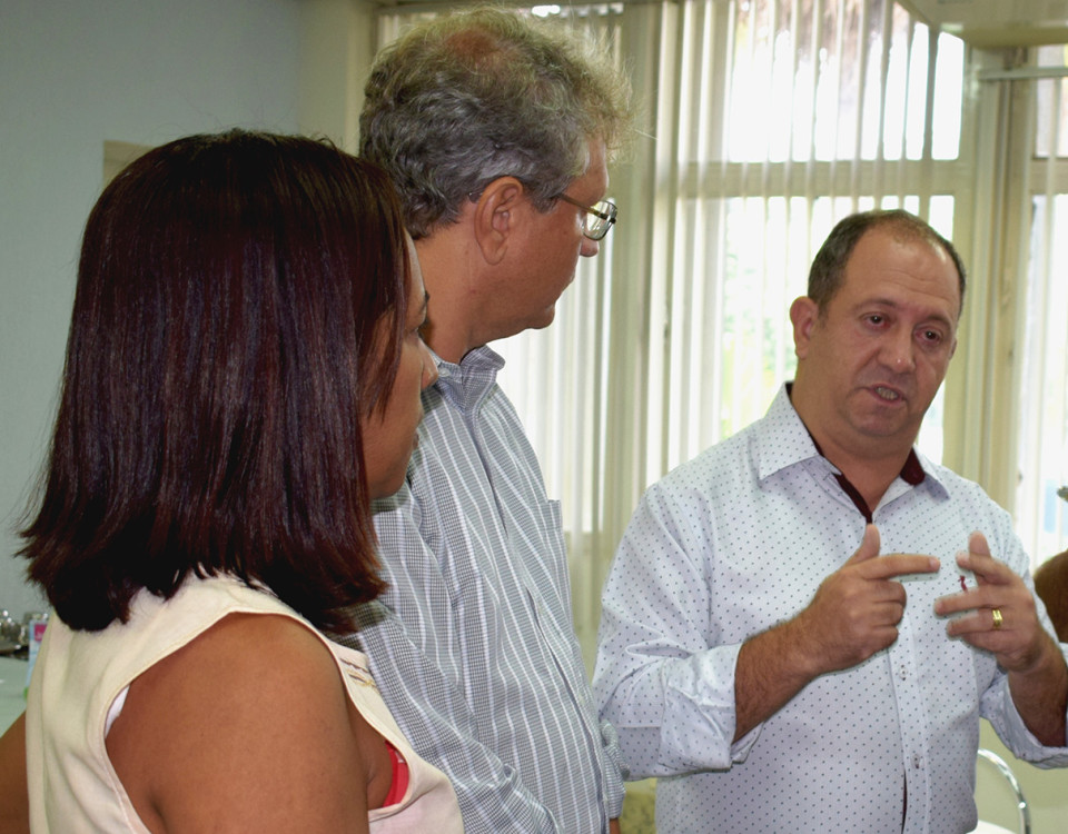 Ao lado do Secretário de Saúde Cezar Luz, o prefeito de Timóteo Geraldo Hilário falou sobre o desempenhou do município em relação as vacinas contra Febre Amarela