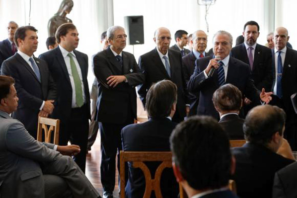 O presidente Temer discute reforma da Previdência em reunião com deputados da base aliada - Foto: Marcos Corrêa/PR