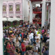 Os fãs formaram uma imensa fila no Centro Dragão do Mar, em Fortaleza, para as despedidas ao cantor Belchior - Foto: Edwirges Nogueira/ Agência Brasil