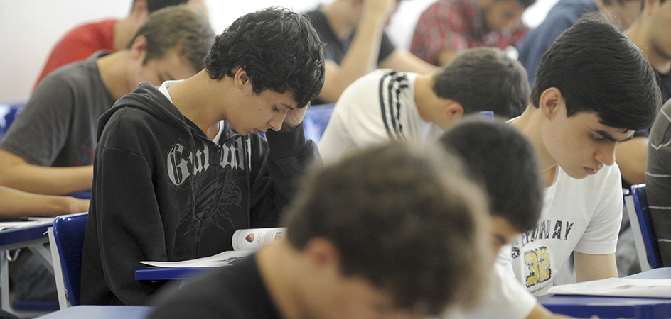 Brasília - Estudantes fazem provas no segundo dia da seleção do Programa de Avaliação Seriada (PAS), que permite o acesso a uma vaga na Universidade de Brasília