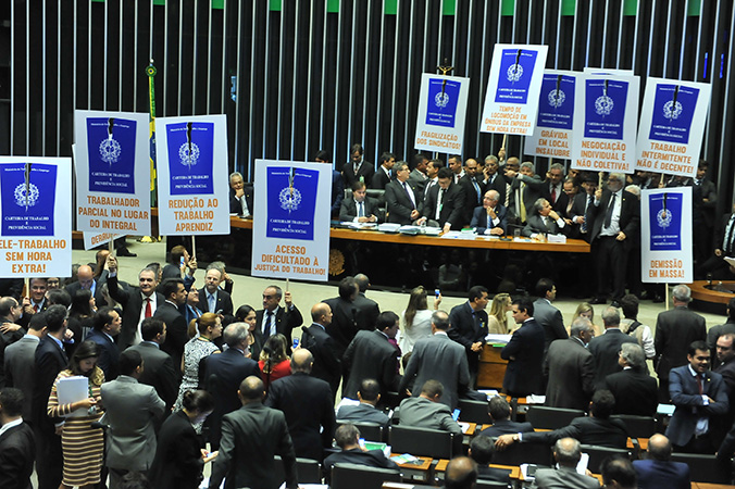 A proposta altera mais de 100 pontos da CLT. Foto: Divulgação / ACS Câmara Federaç