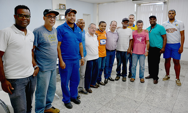 O prefeito de Timóteo Dr Geraldo Hilário se reuniu com os representantes das equipes e também da   arbitragem da Liga Acesitana.