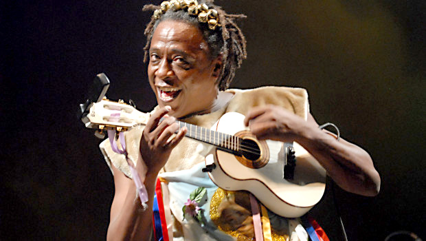 Maurício Tizumba se dedica à música africana há mais de 40 anos