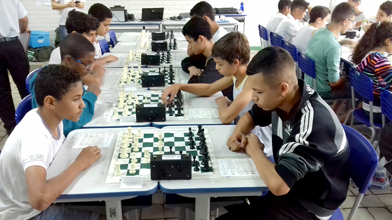 Xadrez desenvolve habilidades como memória, concentração, planejamento e tomadas de decisões