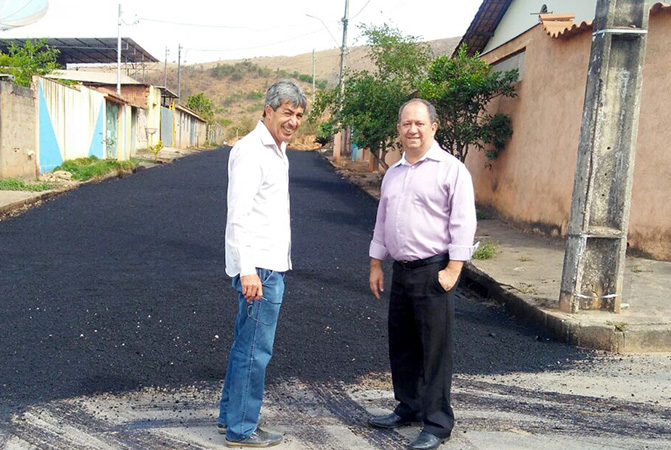 O Prefeito de Timóteo, Dr. Geraldo Hilário Torres e secretário, Jacob Ricardo estiveram em obras no bairro Alegre