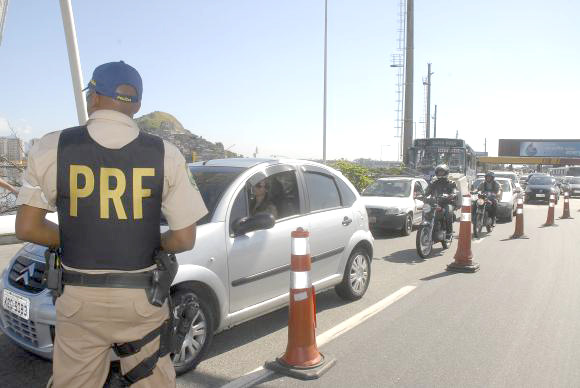 Operação da Polícia Rodoviária teve como meta reduzir acidentes e combater irregularidades praticadas por motoristas - Agência Brasil