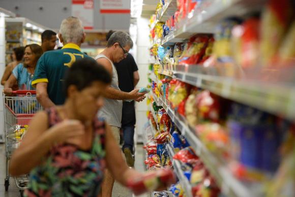 Redução da taxa de juros beneficia o consumo -Foto: Tânia Rêgo/Agência Brasil