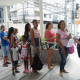 Longas filas se formam em frente a hospitais e postos de saúde para atendimento - Tânia Rêgo/Agência Brasil