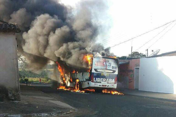 Série de ataques deixam ônibus incendiados em cidades de Minas Gerais/Divulgação/Corpo de Bombeiros