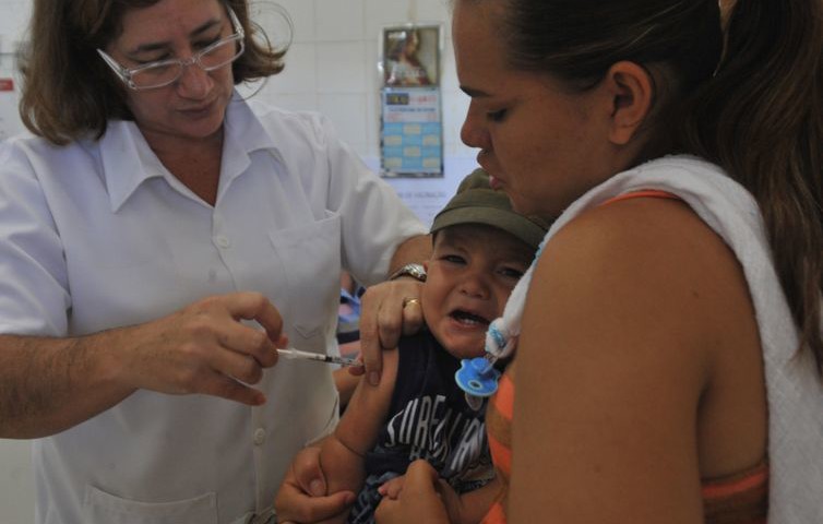 Aumentar a cobertura vacinal é uma das principais recomendações da Opas - Arquivo/Agência Brasil