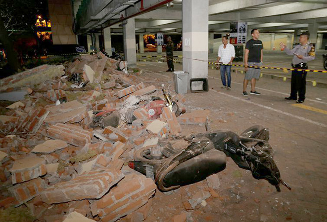 Indonésia registra terremoto na turística ilha de Lombok - Johannes Christo/Reuters