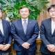 Diretor-Presidente Kazuhiko Kamada ladeado pelos assessores Junji Hamasuna e Rui Misaka