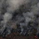 Nuvem de fumaça durante incêndio em área da Floresta Amazônica perto de Porto Velho, em 21 de agosto de 2019. - Reuters/Ueslei Marcelino/Direitos reservados