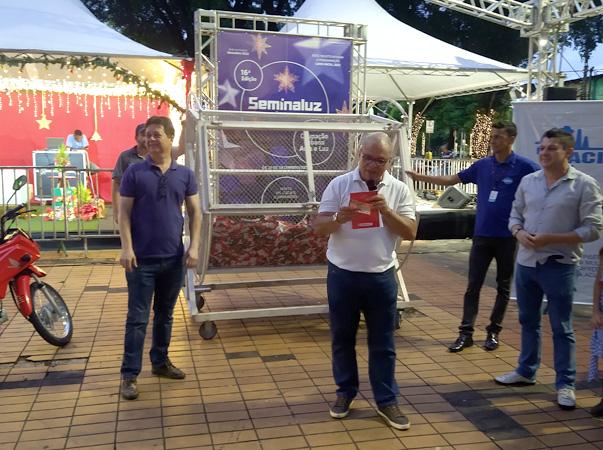 O sorteio da campanha Natal Premiado ocorreu na Praça 1º de Maio, no Centro de Ipatinga - Foto: Divulgação Aciapi-CDL