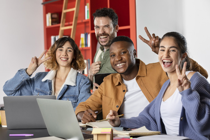 Etapa crucial na formação de milhares de alunos, estágio potencializa o desenvolvimento de habilidades essenciais para a vida profissional e acadêmica