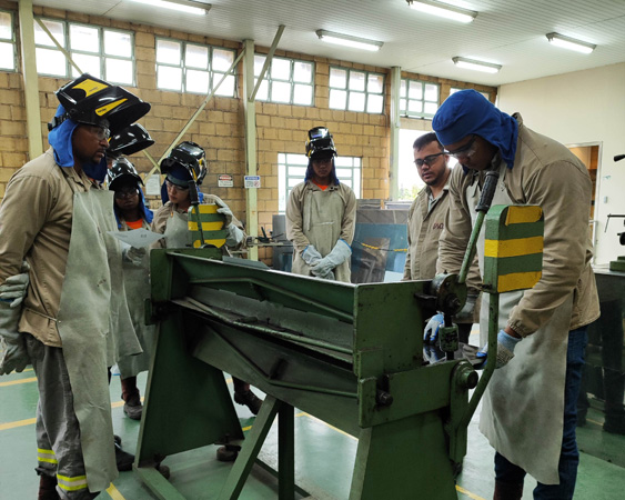 Curso Soldagem TIG e Acabamento em aço inox no Instituto do Inox